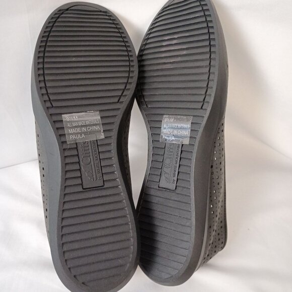 Cliffs by White Mountain Paula Perforated Flats Womens 9.5 Black Slip On NWOB - Picture 3 of 10